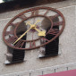 Das Bild zeigt eine Uhr am Glockenturm der Christuskirche